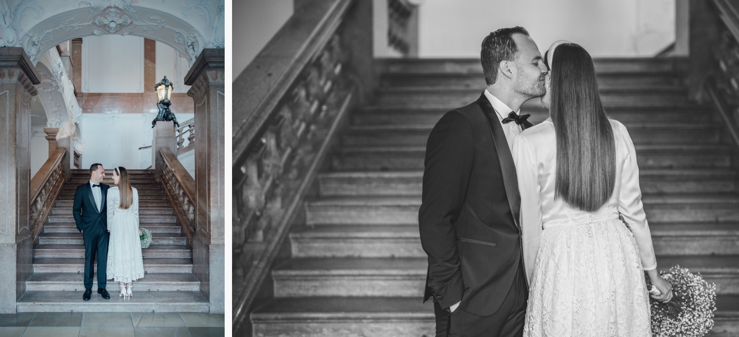 Das Brautpaar steht beim Paarshooting auf einer historischen Treppe